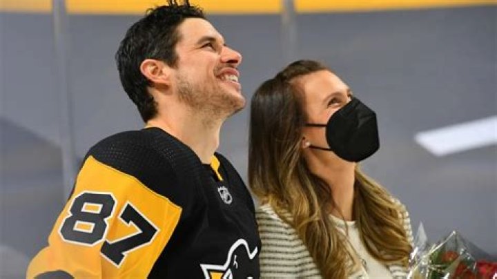 Sidney Crosby's Wife: Meet Ashley - Details & Pics